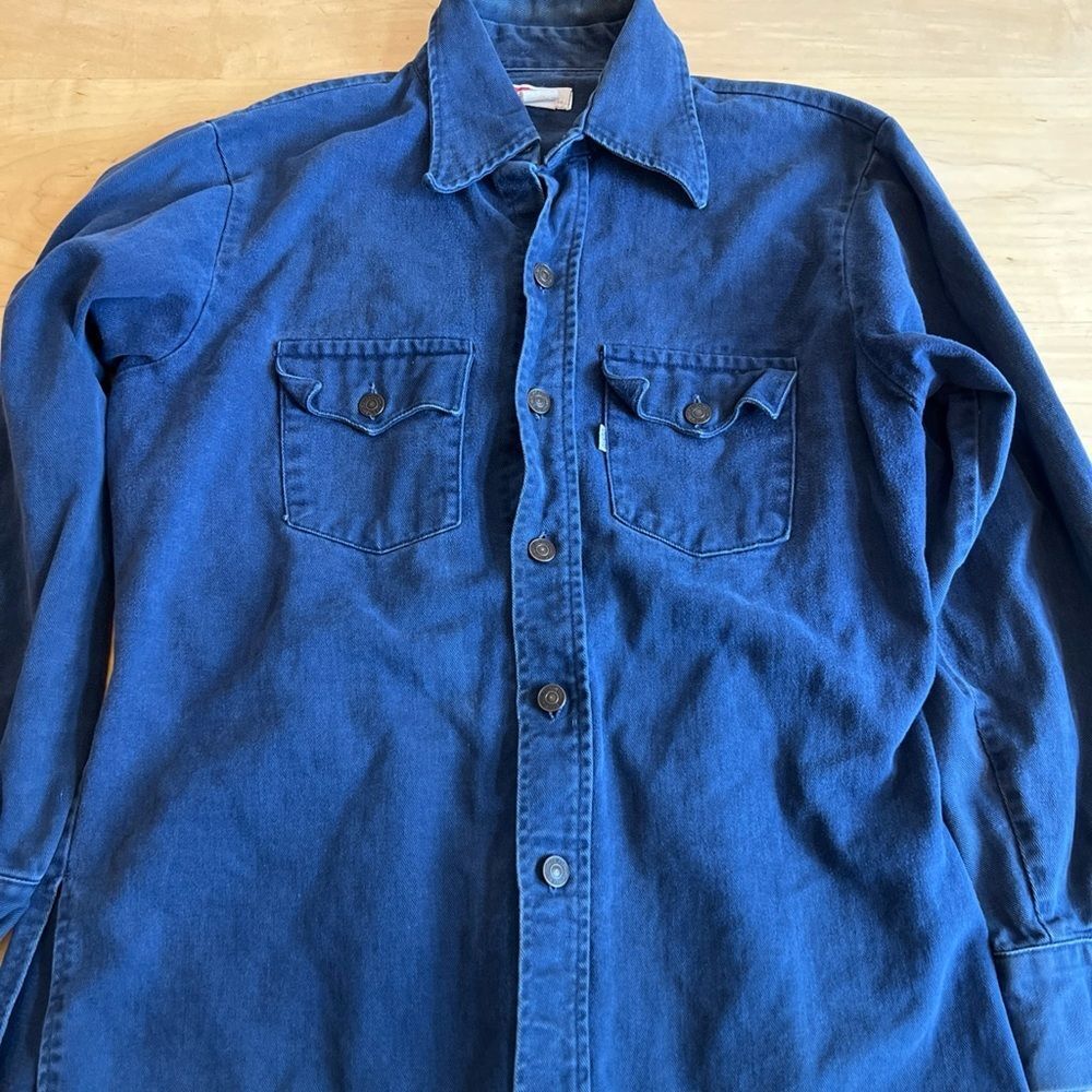 Vintage Levi’s white label blue work shirt made in USA
